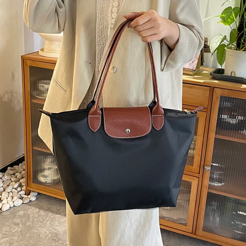 Barbara - Large Handbag with Shoulder Strap - Image 9