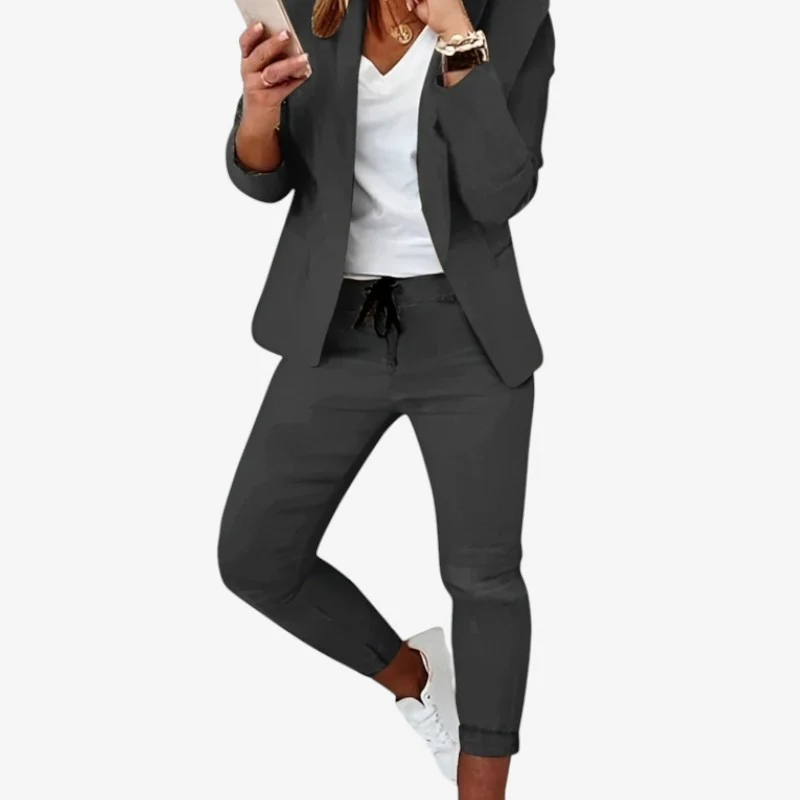 Camila – Elegant Two-Piece Suit with Blazer and Fitted Trousers - Image 5