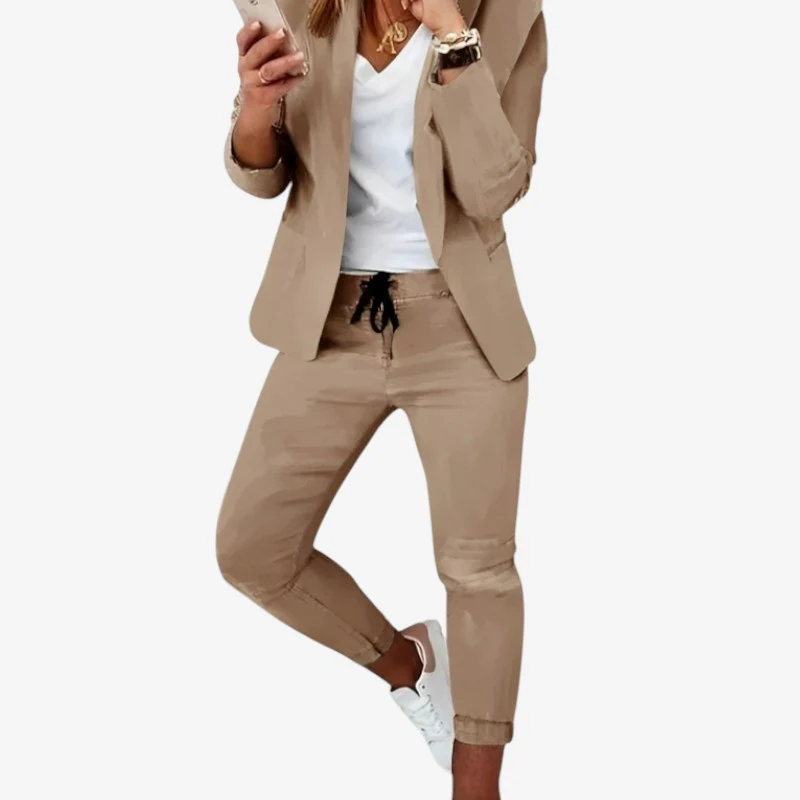 Camila – Elegant Two-Piece Suit with Blazer and Fitted Trousers - Image 7
