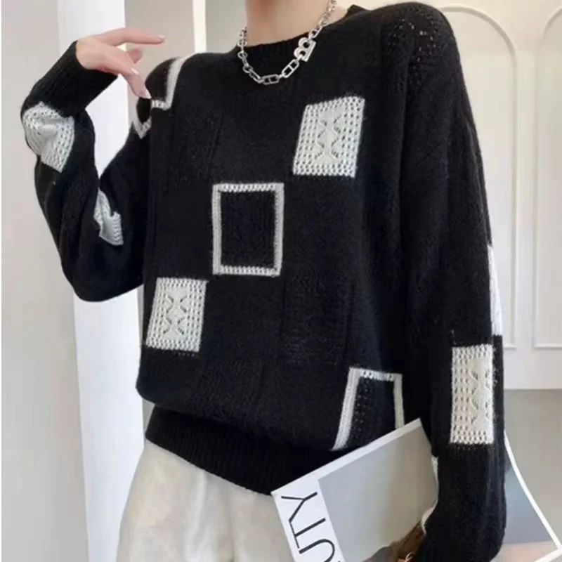 Claire – Loose-fitting sweater with all-over print and round neck - Image 3