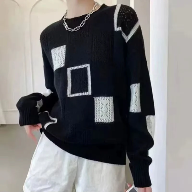 Claire – Loose-fitting sweater with all-over print and round neck - Image 4