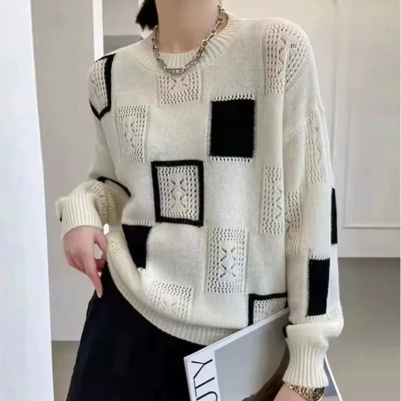 Claire – Loose-fitting sweater with all-over print and round neck - Image 5