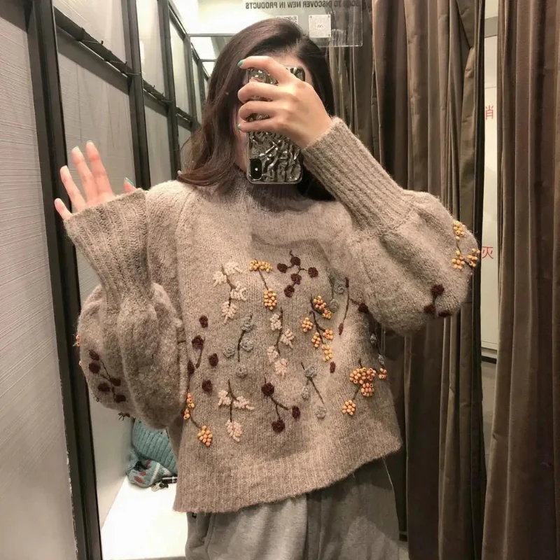Clara – Knitted Sweater with Floral Print - Image 4