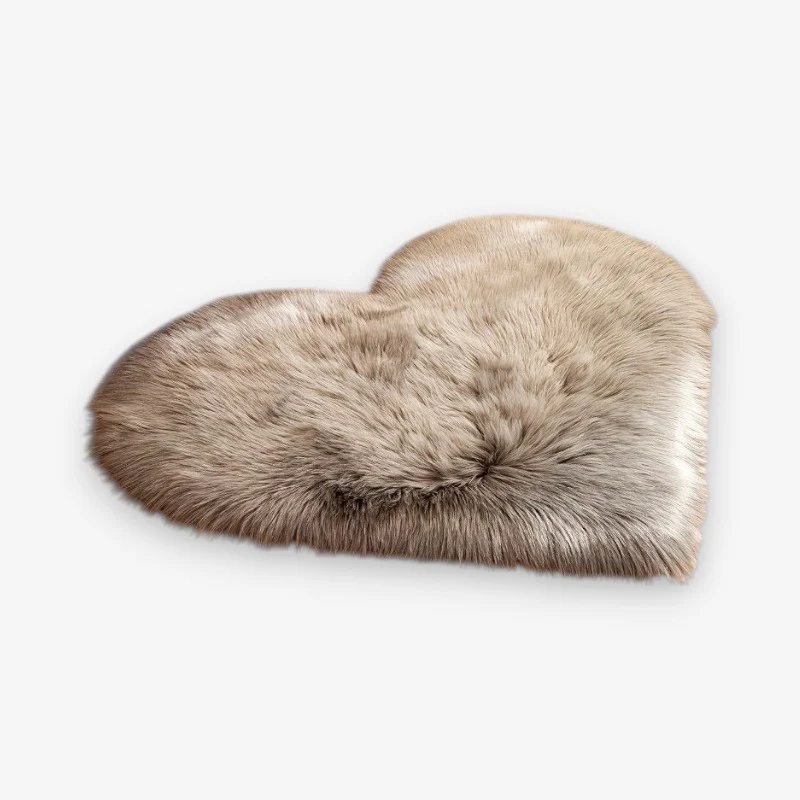CozyHeart – Decorative Rug with Heart-Shaped Design - Image 12