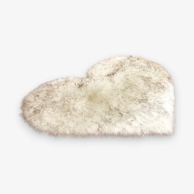 CozyHeart – Decorative Rug with Heart-Shaped Design - Image 9