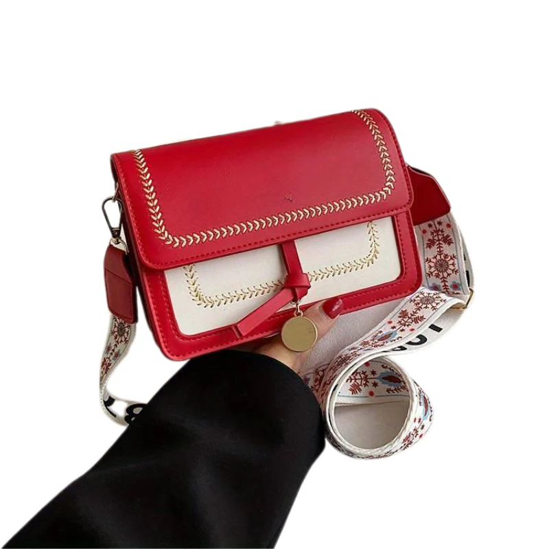 Ellie – Square crossbody bag with wide contrasting shoulder strap - Image 3