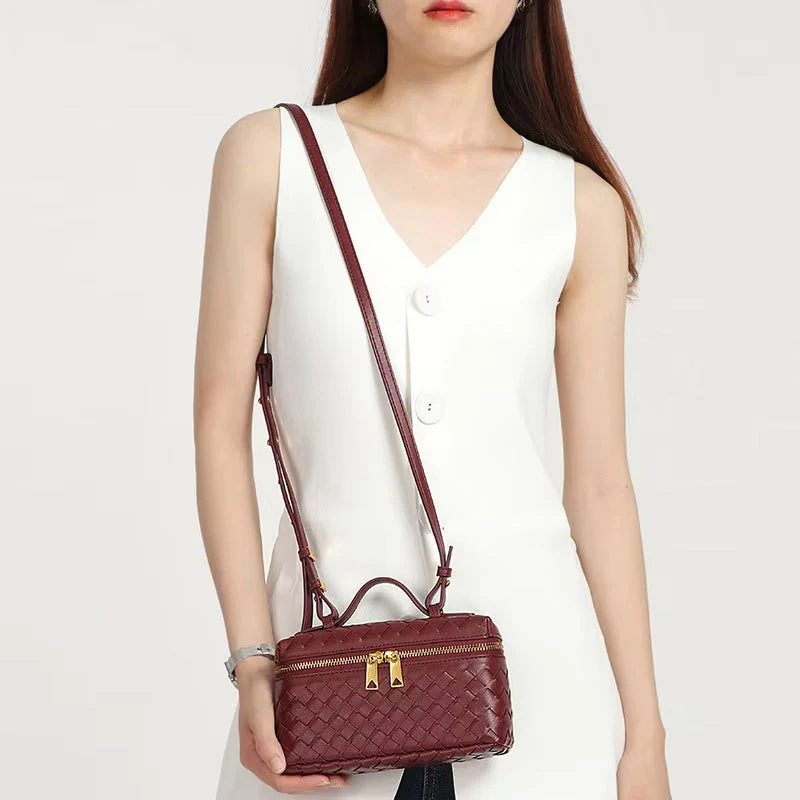 Jessica – Shoulder Bag with Adjustable Strap and Zip Closure - Image 7