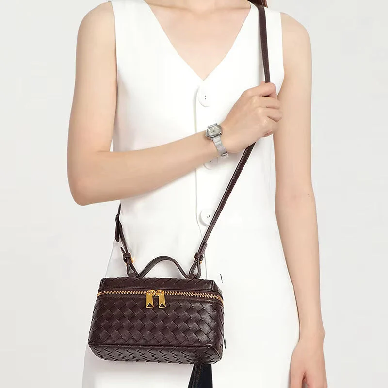 Jessica – Shoulder Bag with Adjustable Strap and Zip Closure - Image 8