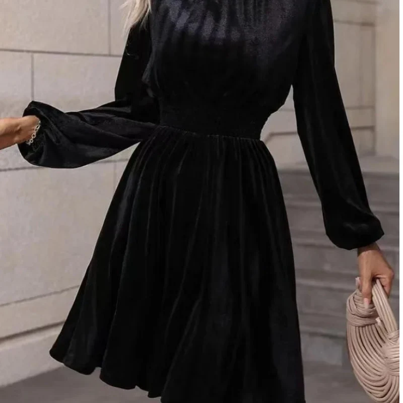 Kathleen - Knee-Length Turtleneck Dress with Long Sleeves - Image 4