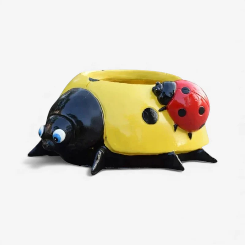 LadyBloom – Outdoor flower pot with ladybug - Image 3