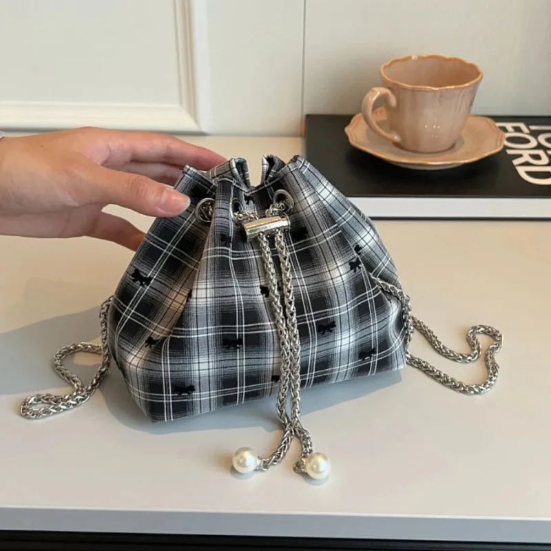 Linnea – Women's Shoulder Bag with Large Storage Space and Adjustable Chain Strap - Image 3