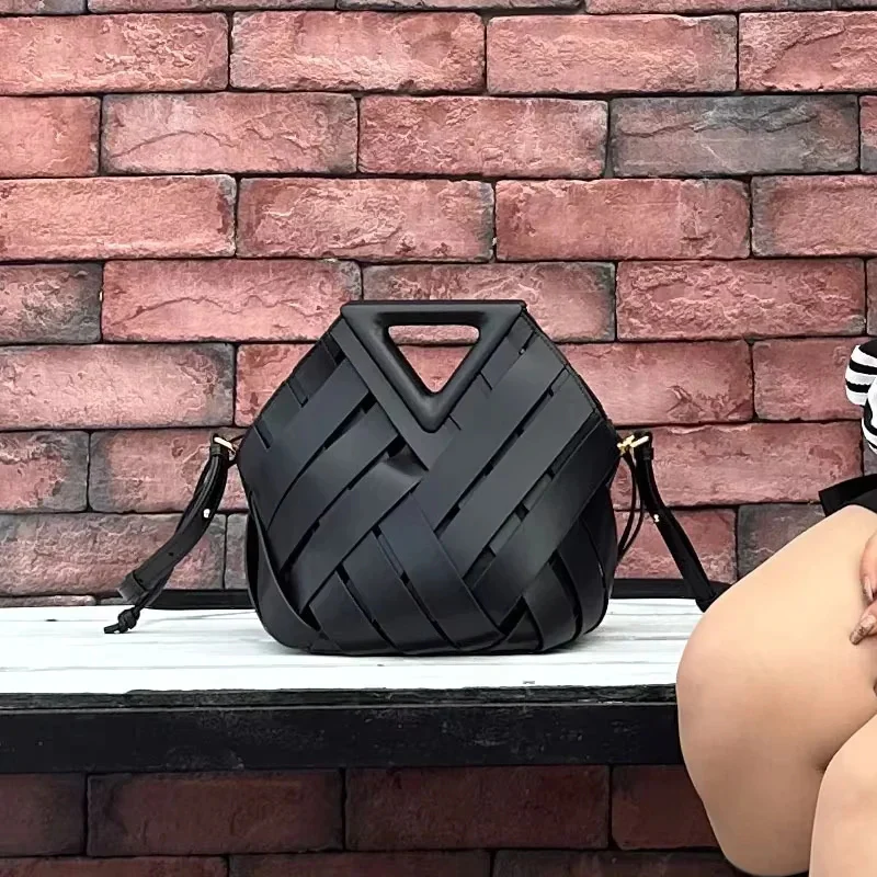Mirthe – Handbag with Magnetic Clasp & Adjustable Shoulder Strap - Image 5