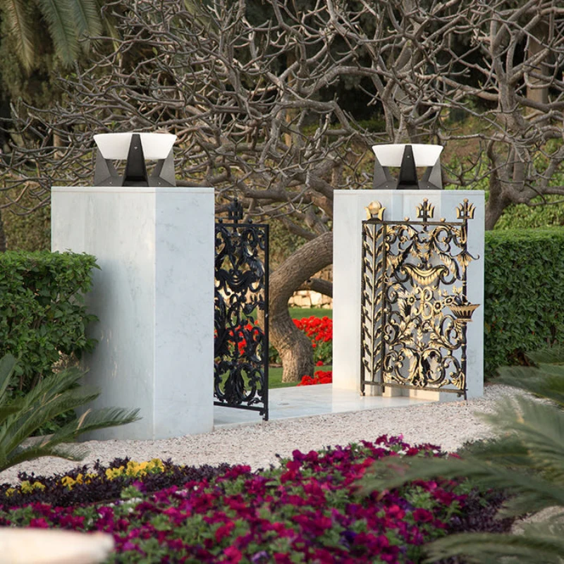 SolarGlow – Solar-Powered LED Pillar Light with Tripod - Image 3