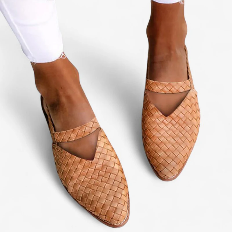 Solevia – Sandals with Flat Sole and Adjustable Heel Straps made of Synthetic Leather - Image 5