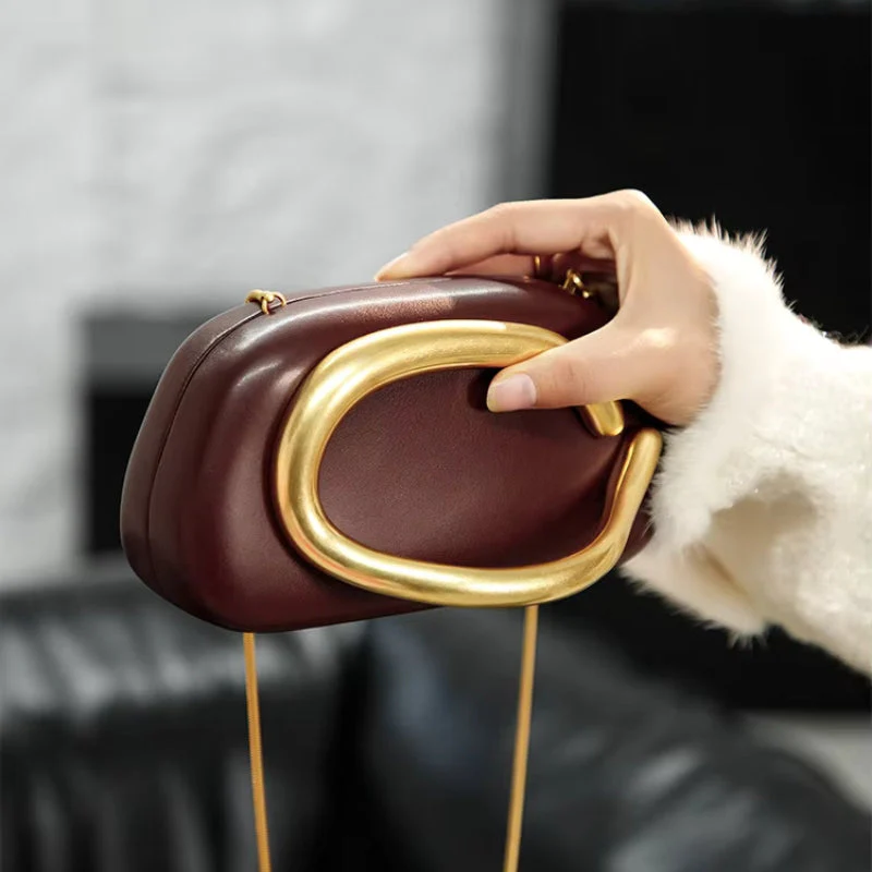 Sophia – Handbag with Adjustable Shoulder Strap and Closure - Image 3