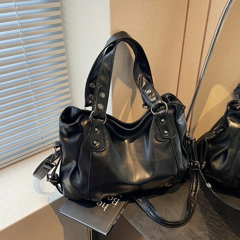Women’s Handbag with Multi-Compartment Layout - Image 6