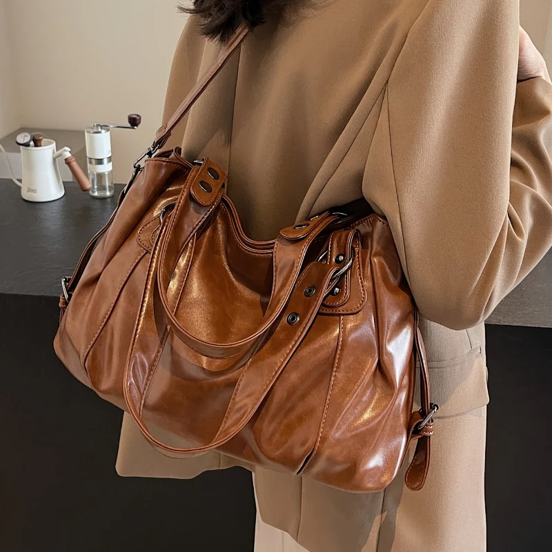 Women’s Handbag with Multi-Compartment Layout - Image 7