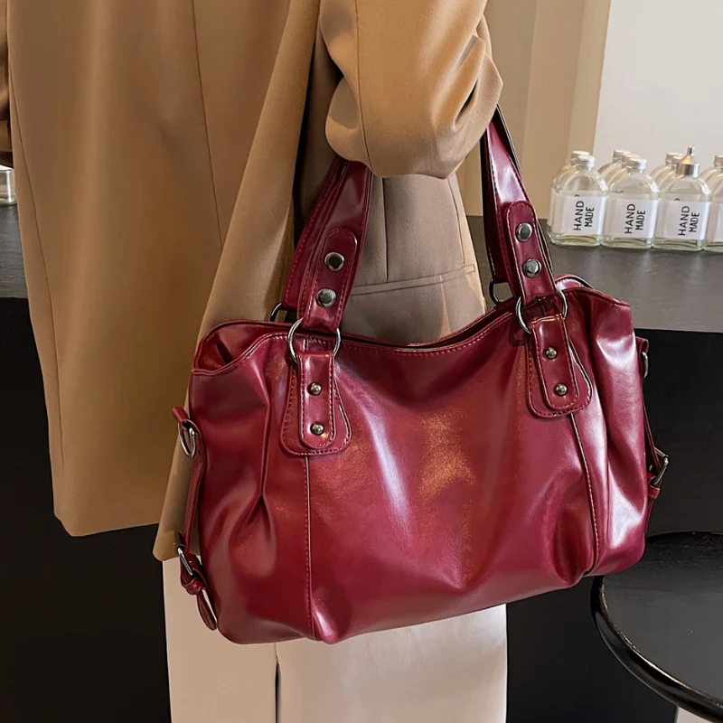 Women’s Handbag with Multi-Compartment Layout - Image 8